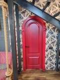 Арочная дверь красная