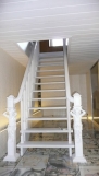 Лестница на чистовом деревянном косоуре (15 фото) - №44