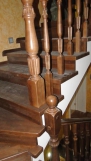 Лестница из массива дерева с перилами и отделкой (34 фото) - №32