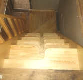 Лестница из массива дерева в доме (9 фото) - №23