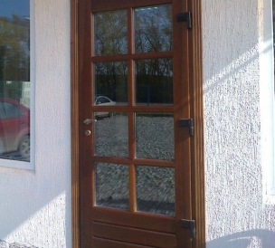 Утепленная входная дверь со стеклопакетом